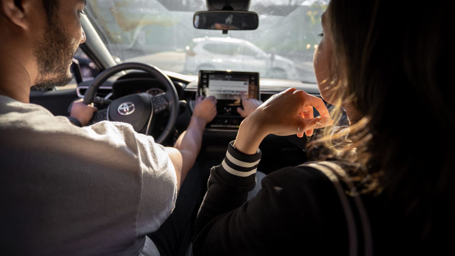 Decoding the Tech Behind Instant Valuations by Car Buying Services